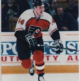 NHL Photo 8X10 Team Philadelphia Flyes Janne Niinimaa #44 (Home), 1990s
