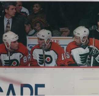 NHL Photo 8X10 Team Philadelphia Flyers Lindros-LecLair-Renberg, BENCH 1990s